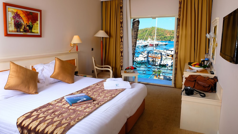 Ece Saray Marina & Resort Rezervasyon