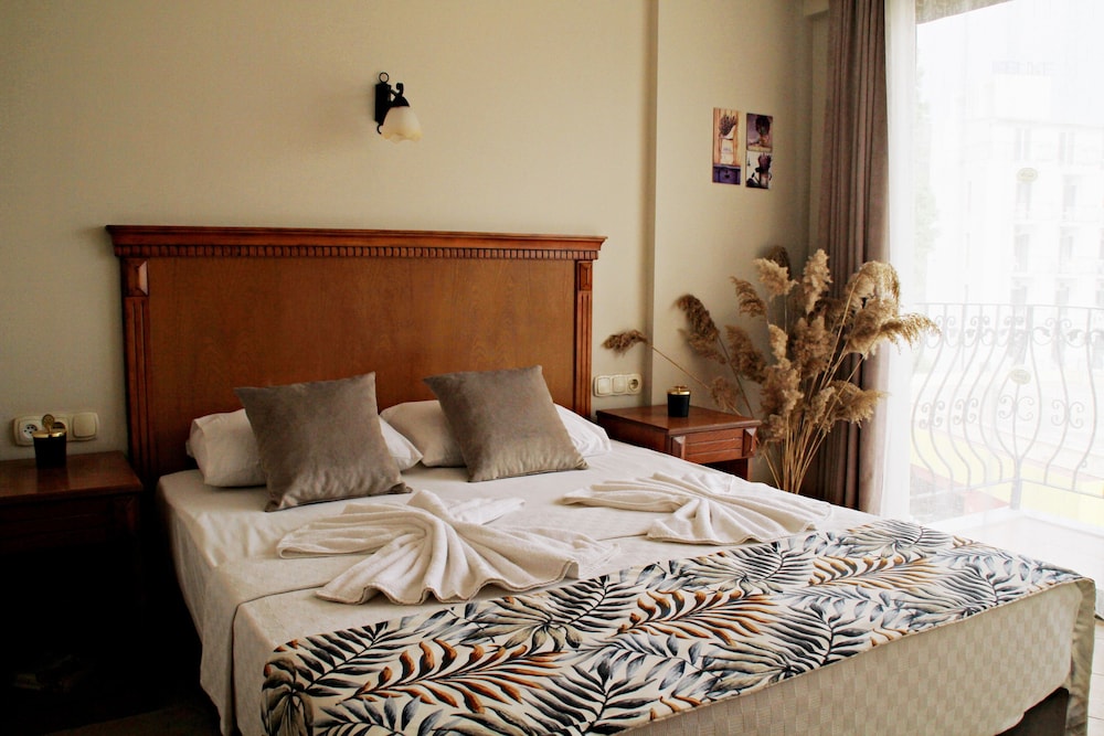 Hotel Rosy Suites Rezervasyon