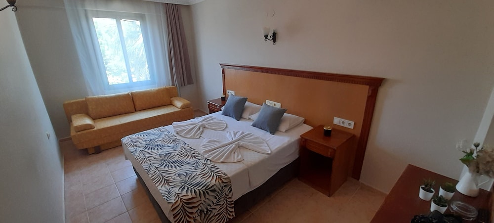 Hotel Rosy Suites Rezervasyon