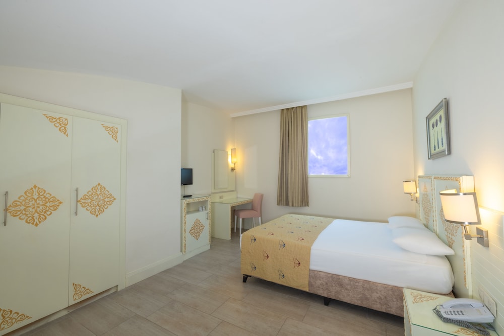 Crystal Admiral Rezervasyon