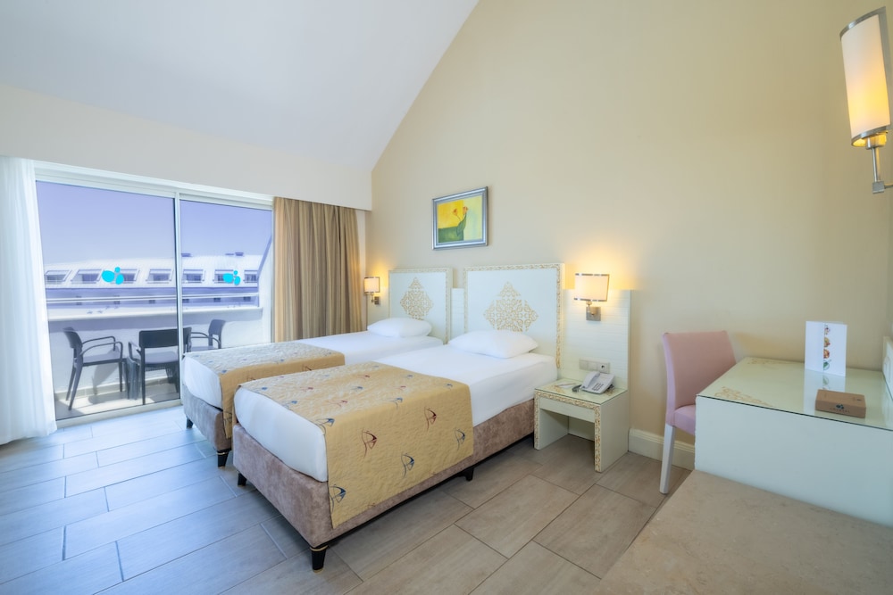 Crystal Admiral Rezervasyon