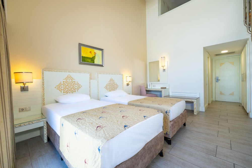 Crystal Admiral Rezervasyon