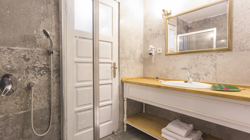 Akdeniz Beach Hotel Rezervasyon