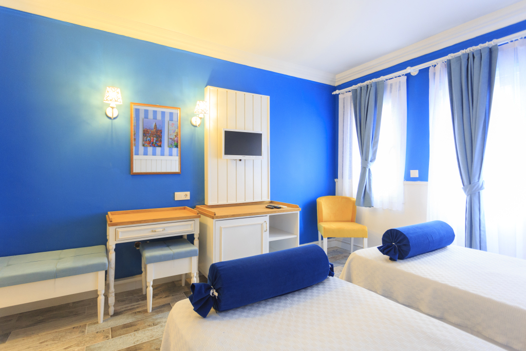 Akdeniz Beach Hotel Rezervasyon
