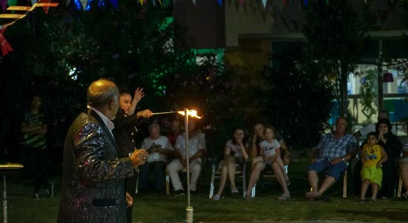 Lara Hadrianus Hotel Rezervasyon