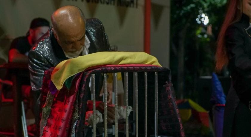 Lara Hadrianus Hotel Rezervasyon