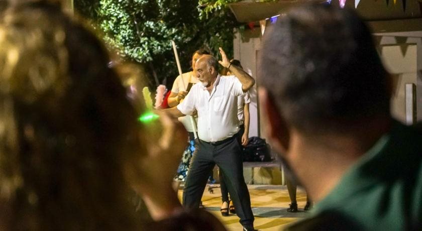 Lara Hadrianus Hotel Rezervasyon