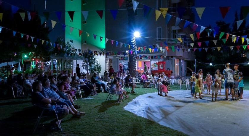 Lara Hadrianus Hotel Rezervasyon