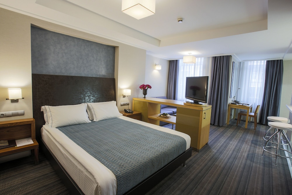 Housez Suites & Apartments Rezervasyon