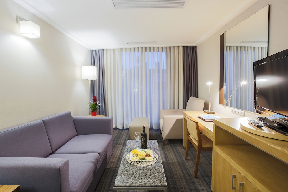 Housez Suites & Apartments Rezervasyon