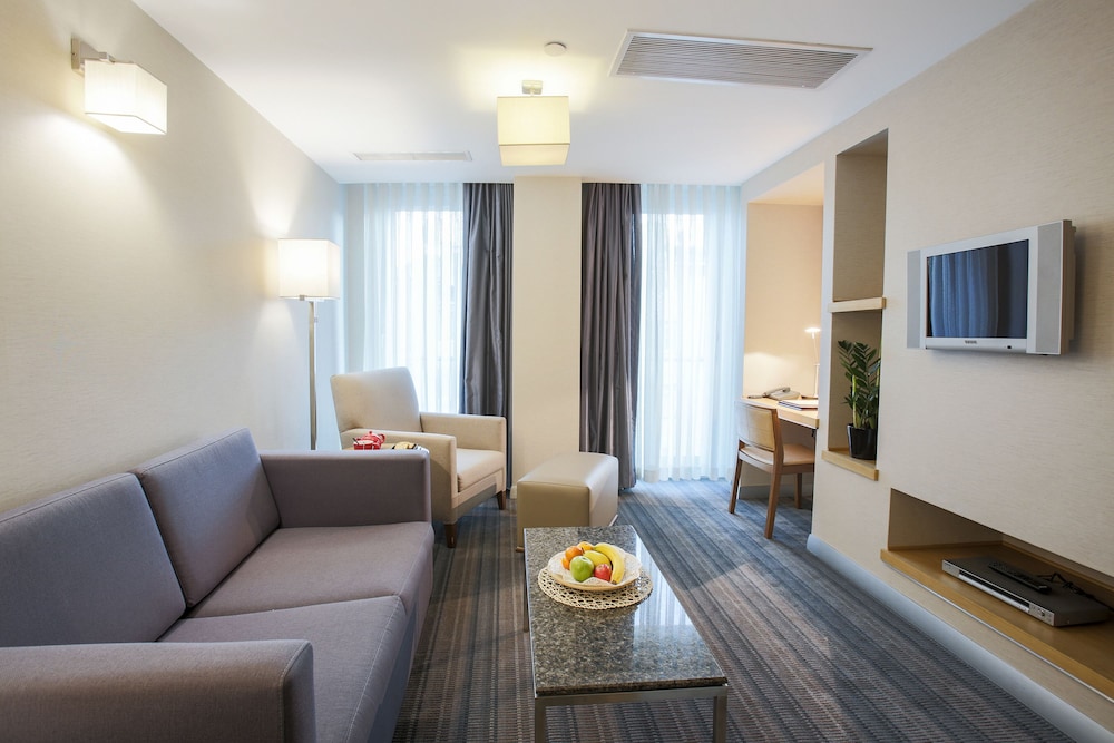Housez Suites & Apartments Rezervasyon