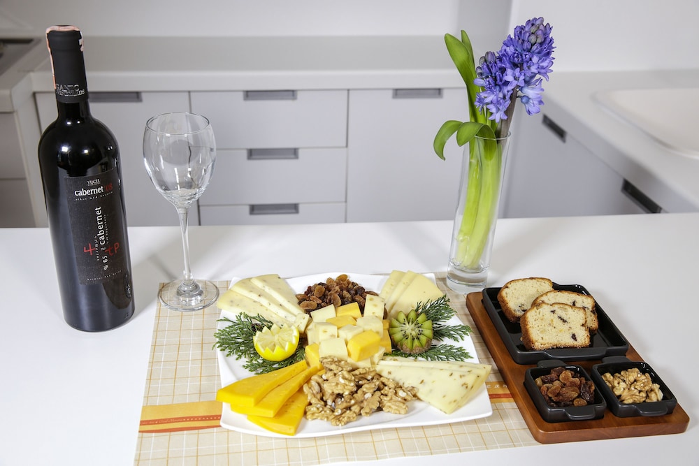 Housez Suites & Apartments Rezervasyon