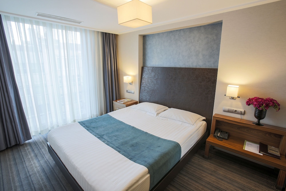 Housez Suites & Apartments Rezervasyon