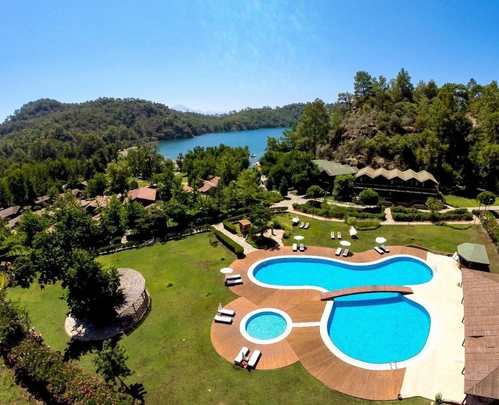 The Bay Beach Club Rezervasyon