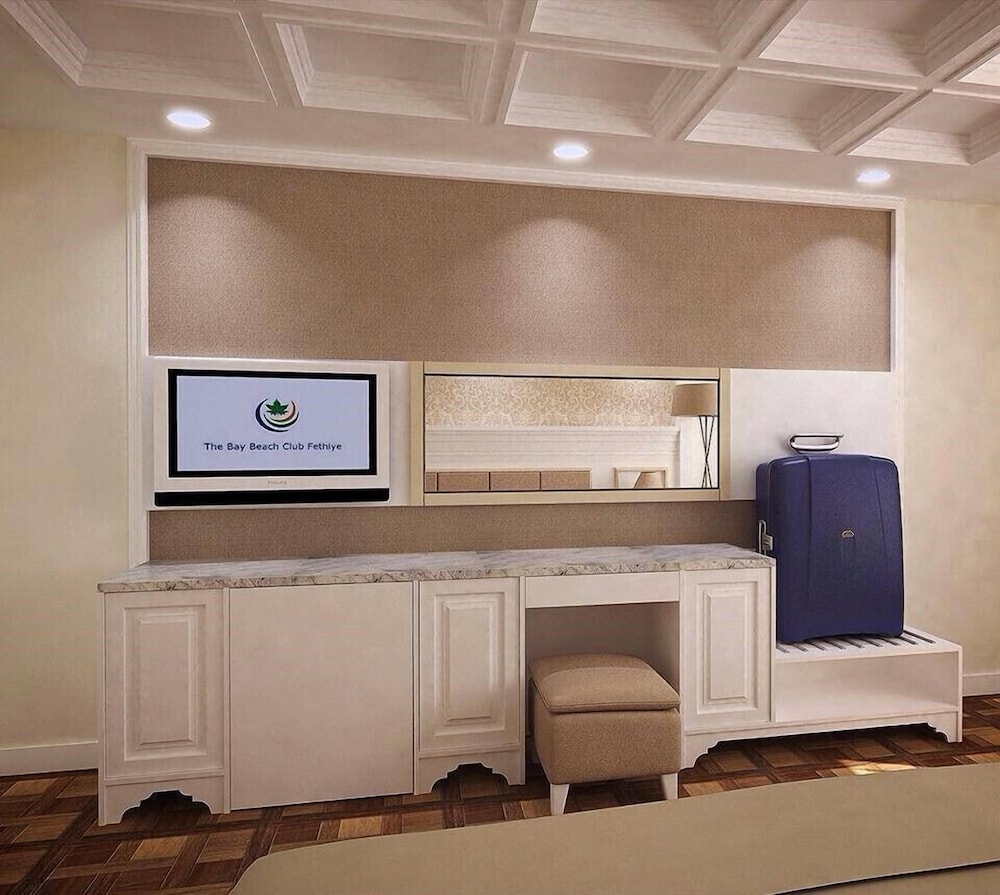 The Bay Beach Club Rezervasyon