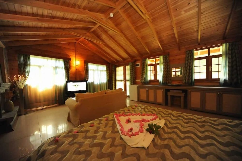 The Bay Beach Club Rezervasyon