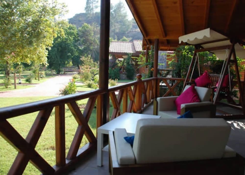 The Bay Beach Club Rezervasyon