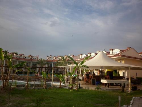 Oasis Holiday Residence & Villas Rezervasyon