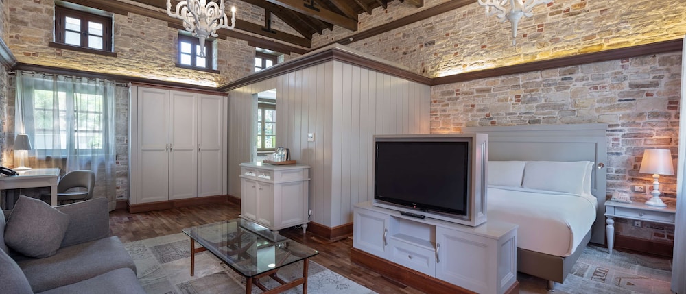 DoubleTree by Hilton Hotel Kusadasi Rezervasyon