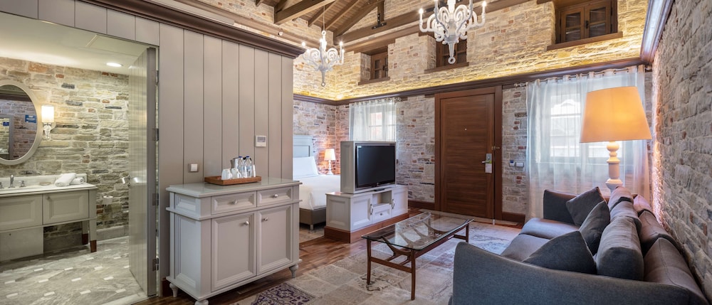 DoubleTree by Hilton Hotel Kusadasi Rezervasyon