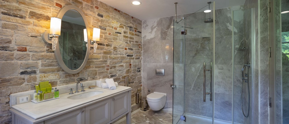 DoubleTree by Hilton Hotel Kusadasi Rezervasyon