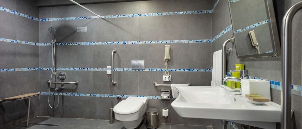 DoubleTree by Hilton Hotel Kusadasi Rezervasyon