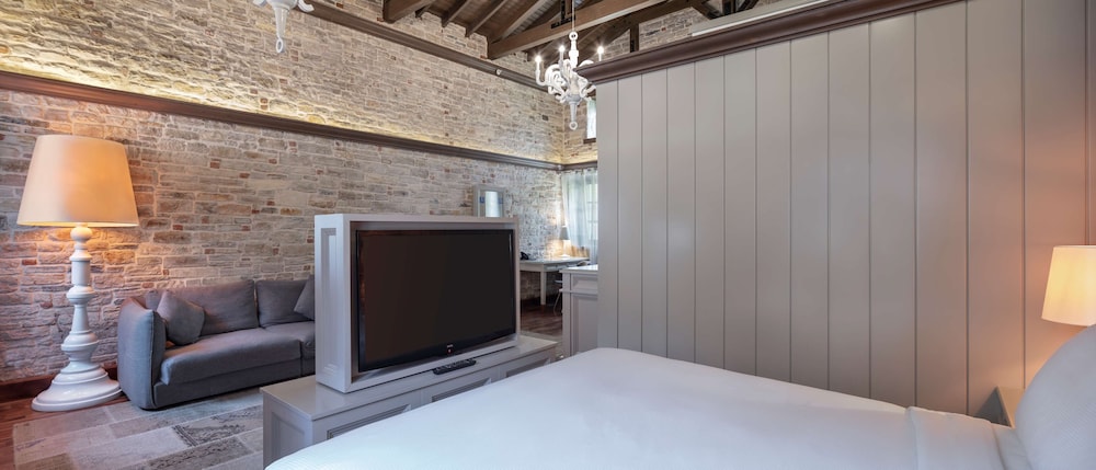 DoubleTree by Hilton Hotel Kusadasi Rezervasyon