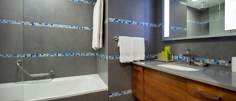 DoubleTree by Hilton Hotel Kusadasi Rezervasyon