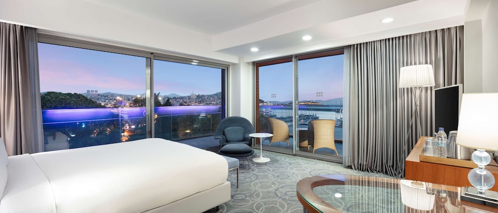 DoubleTree by Hilton Hotel Kusadasi Rezervasyon