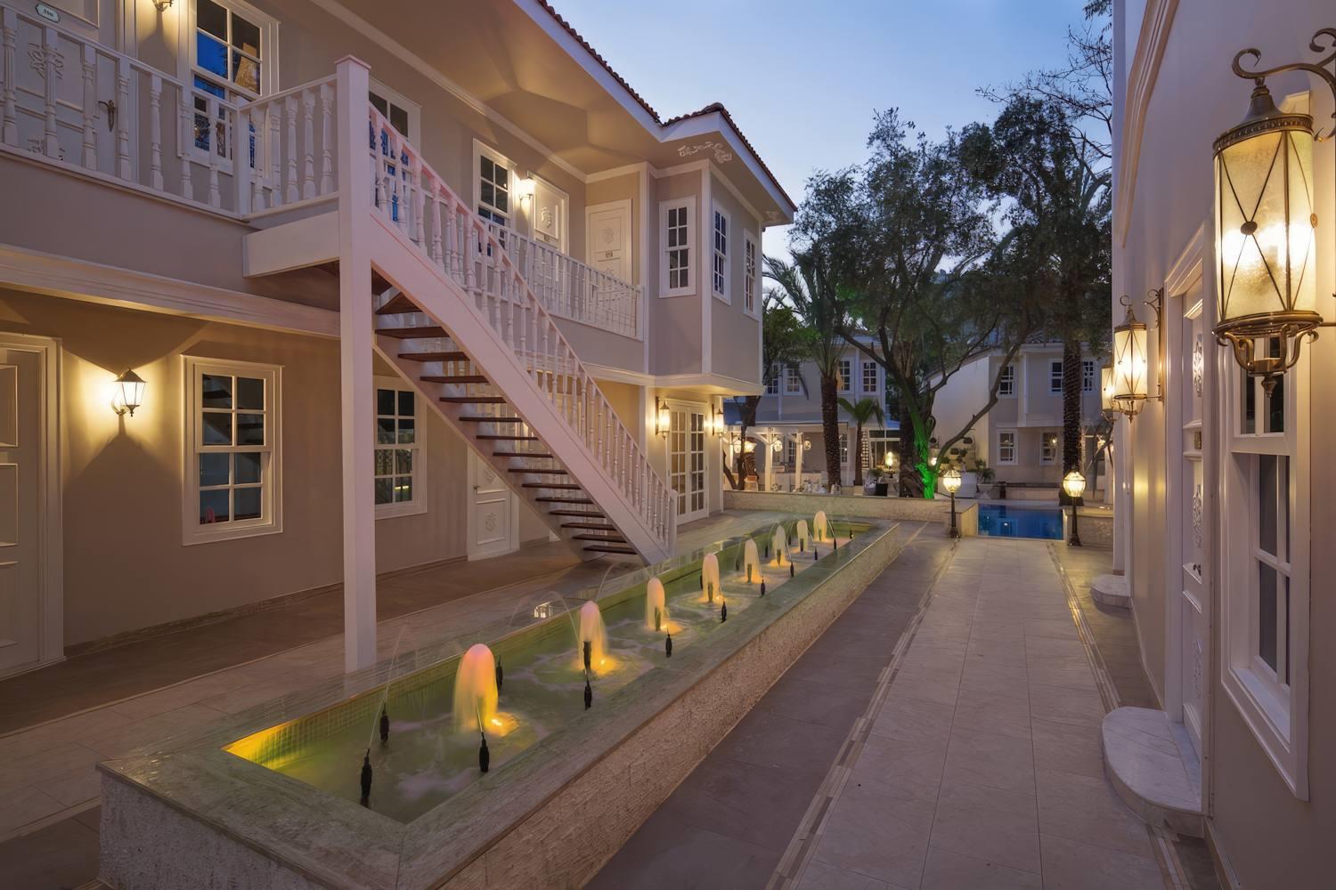 Elegance East Hotel Rezervasyon