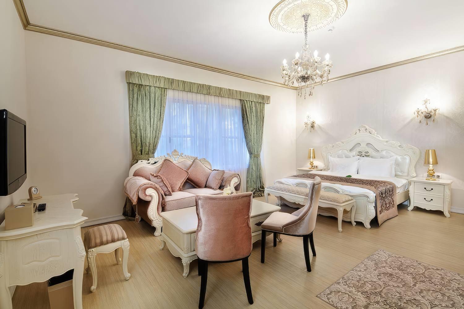 Elegance East Hotel Rezervasyon