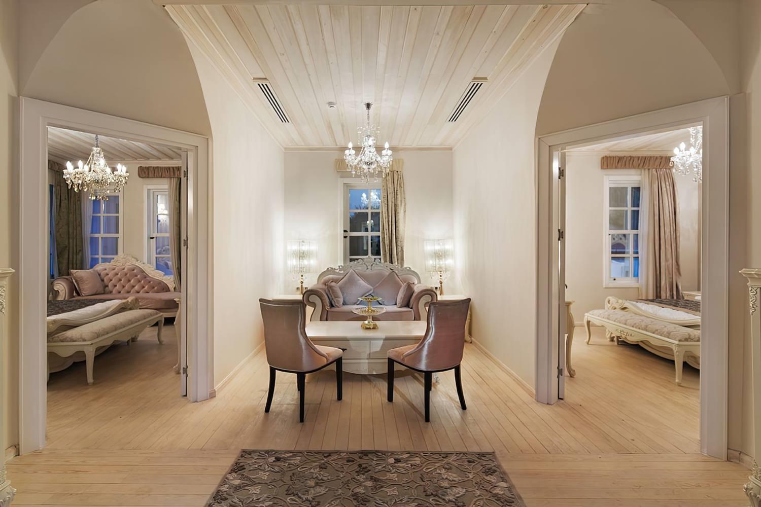 Elegance East Hotel Rezervasyon