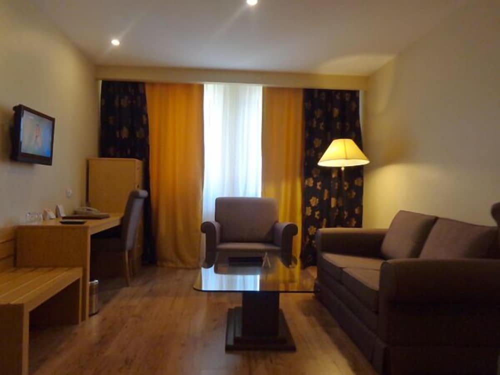 Perissia Hotel & Convention Center Rezervasyon