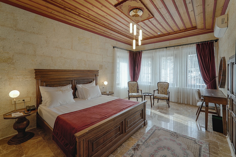 Solem Cave Suites Rezervasyon