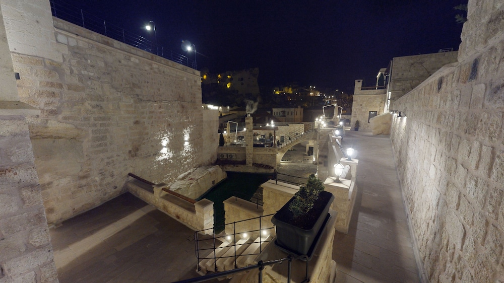 Solem Cave Suites Rezervasyon