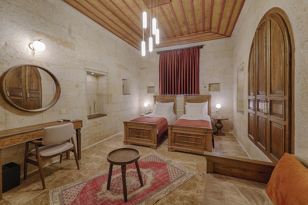 Solem Cave Suites Rezervasyon