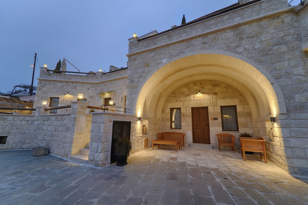 Solem Cave Suites Rezervasyon