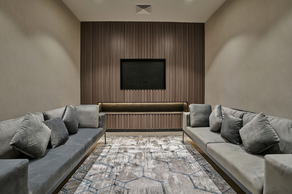 Hotel Holiday International Rezervasyon