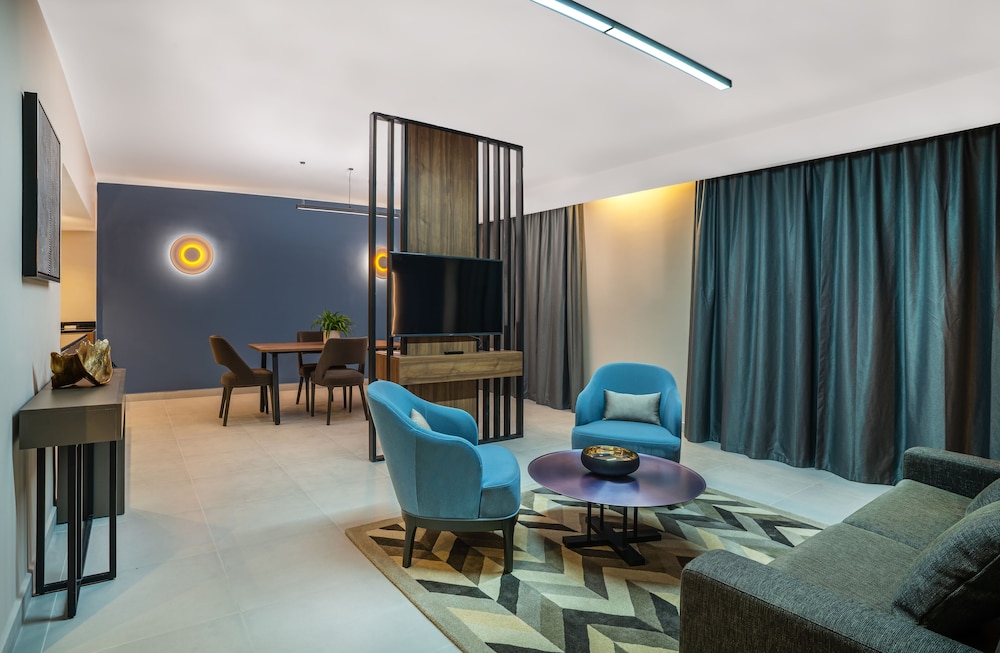 Hotel Holiday International Rezervasyon