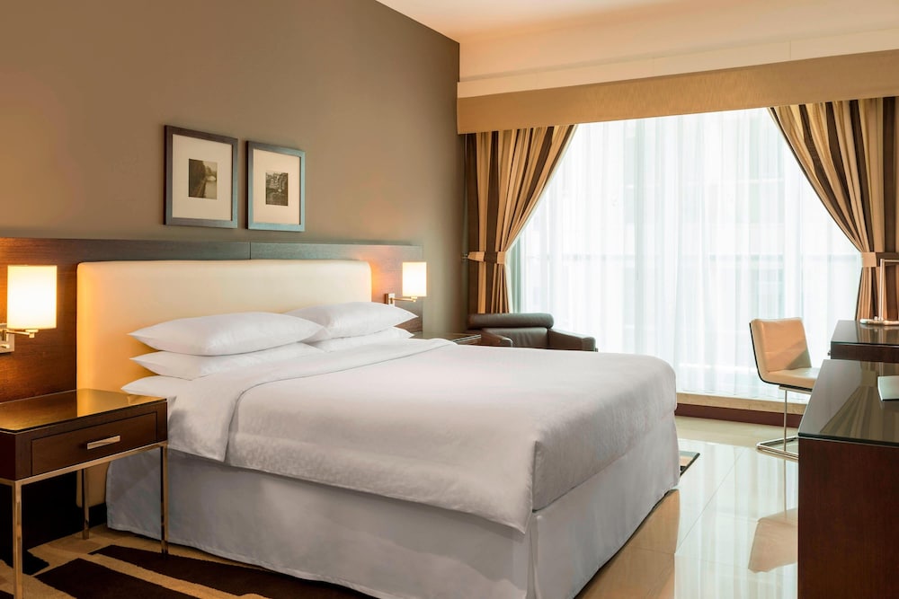 Four Points by Sheraton Sheikh Zayed Road, Dubai Rezervasyon