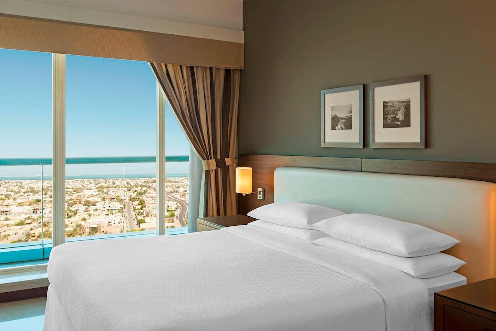 Four Points by Sheraton Sheikh Zayed Road, Dubai Rezervasyon