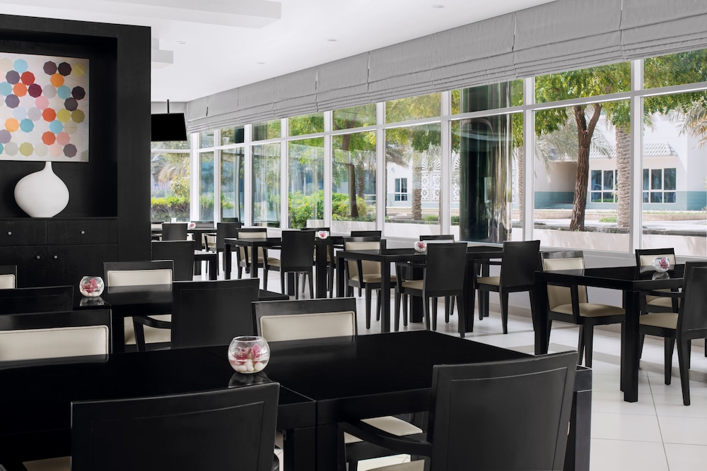 Holiday Inn Express Dubai Internet City Rezervasyon