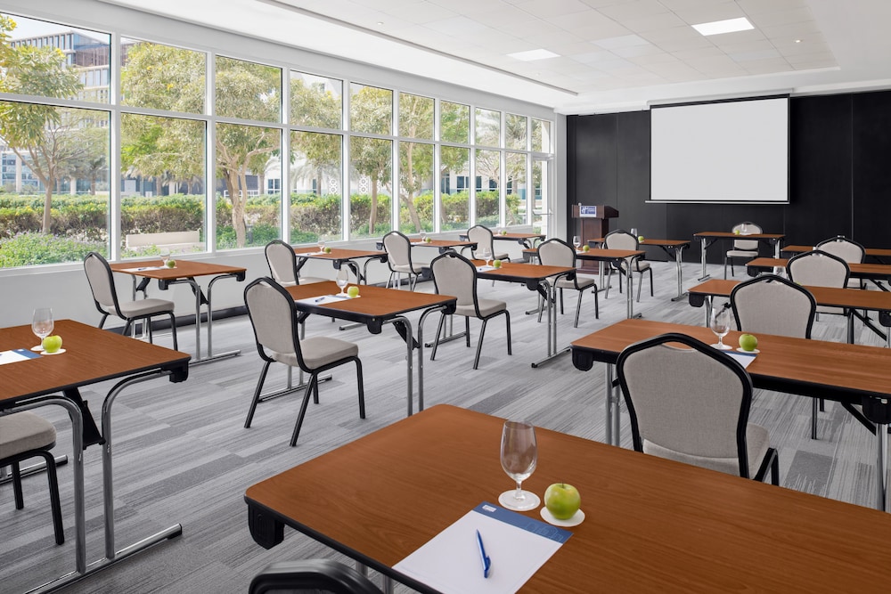 Holiday Inn Express Dubai Internet City Rezervasyon