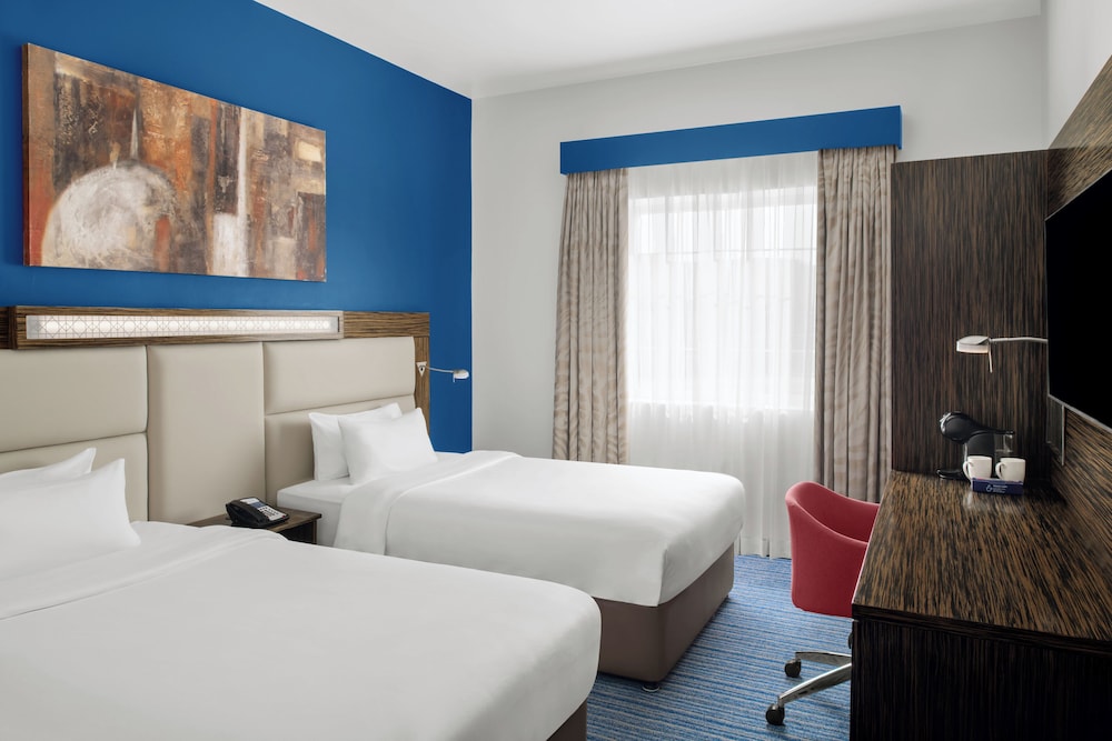 Holiday Inn Express Dubai Safa Park Rezervasyon