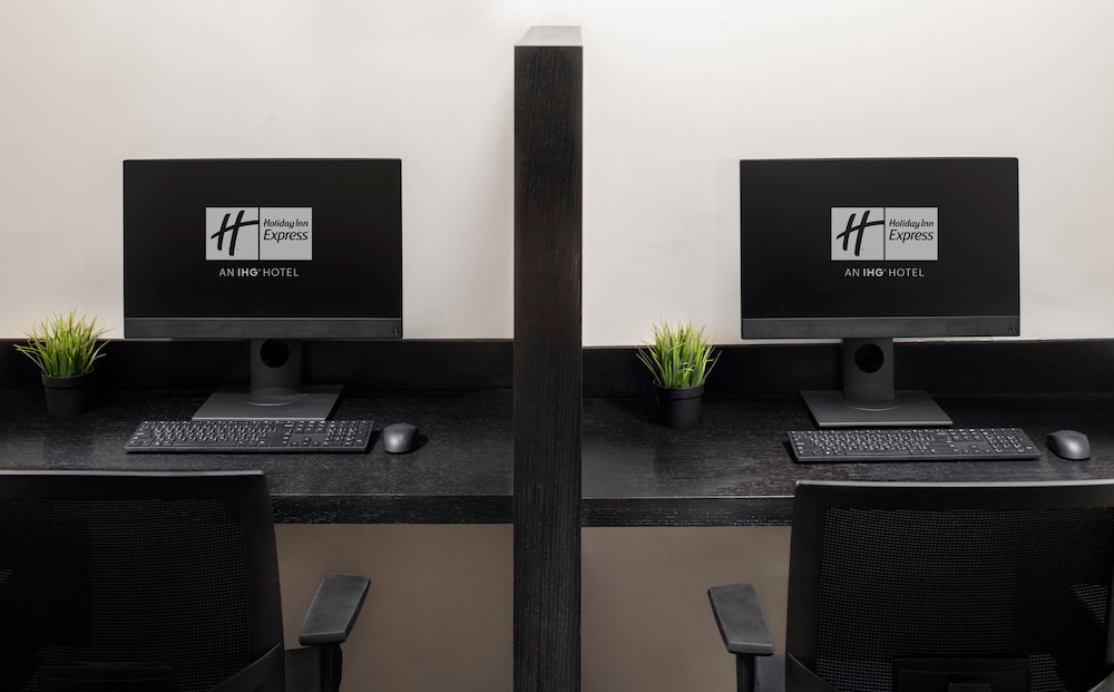 Holiday Inn Express Dubai Safa Park Rezervasyon