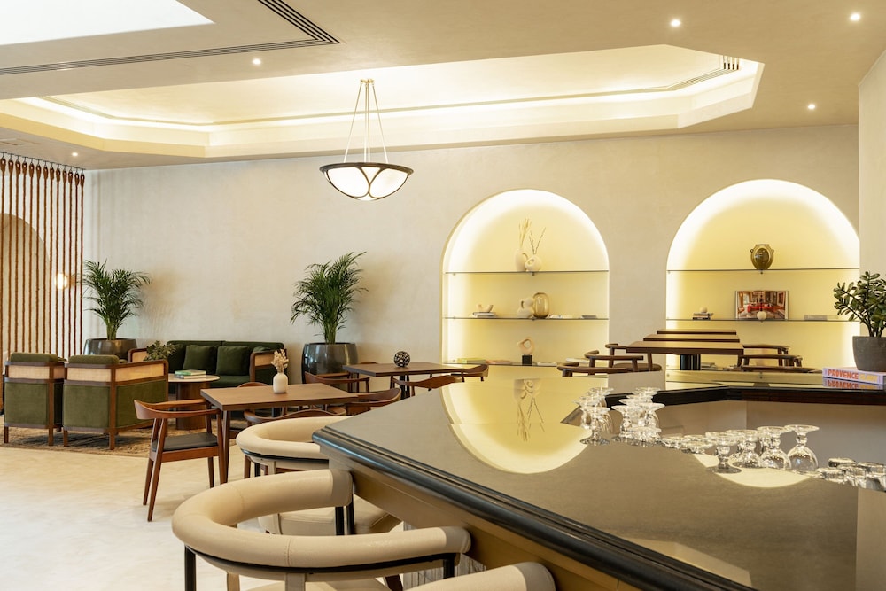 Majestic Cove Hotel Rezervasyon