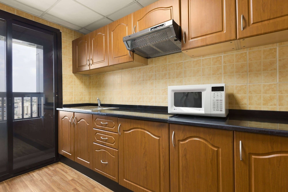 Ramada Hotel & Suites by Wyndham Ajman Rezervasyon