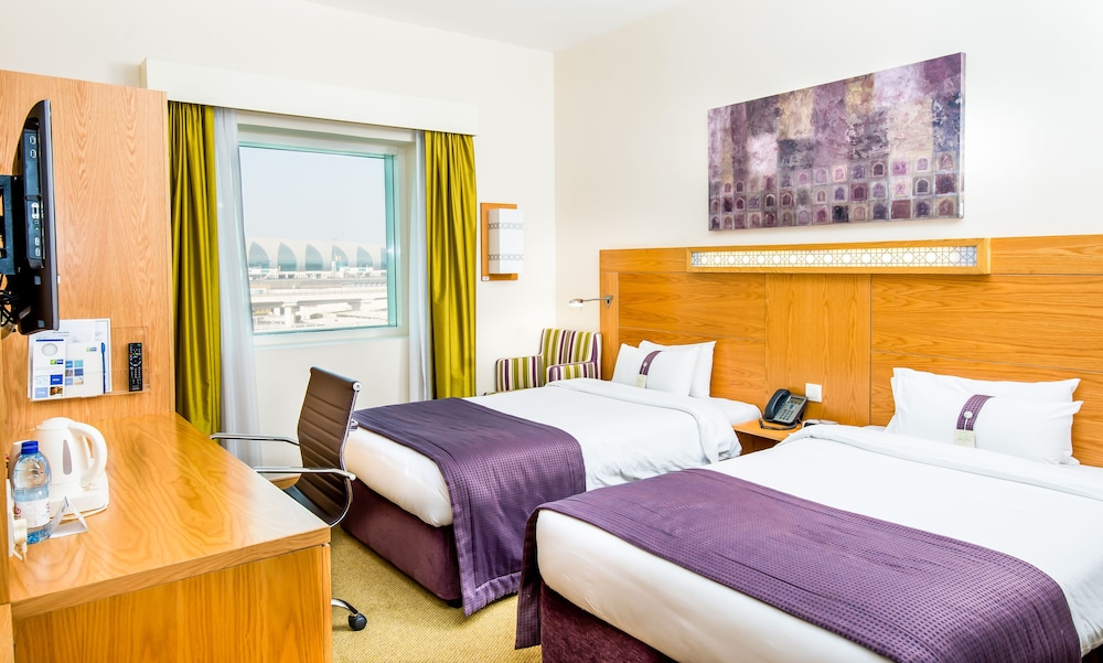 Holiday Inn Express Dubai Airport Rezervasyon