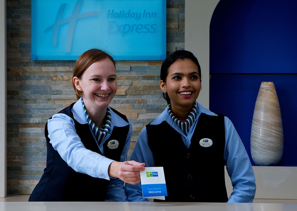 Holiday Inn Express Dubai Airport Rezervasyon