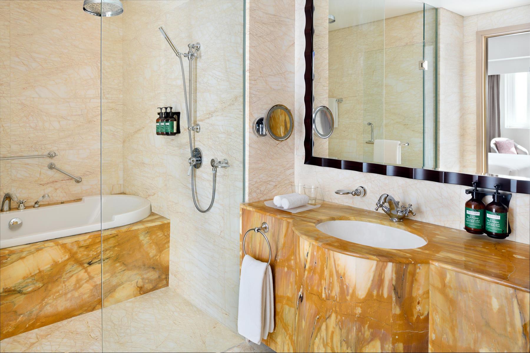 Crowne Plaza Dubai Jumeirah Rezervasyon